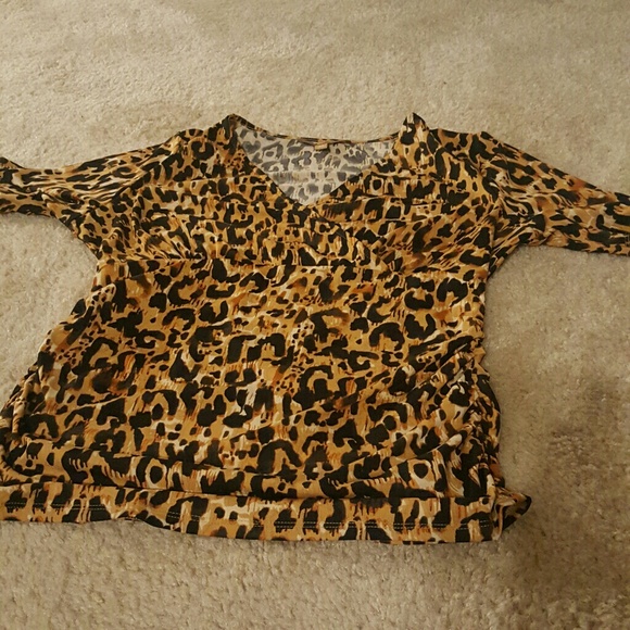 Ellen Tracy Animal V neck  top M - Picture 3 of 3